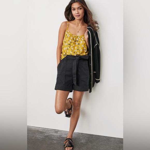 Cabi Discovery Shorts - Picture 1 of 6